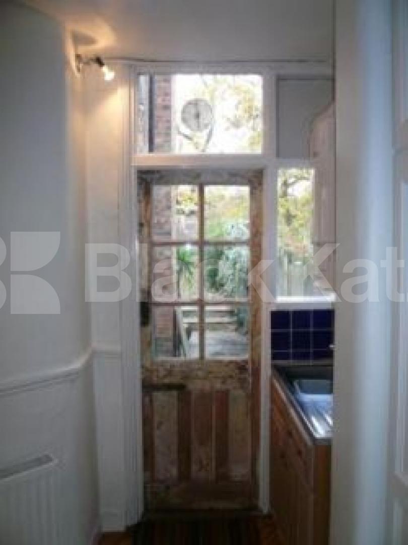 			2 Bedroom, 1 bath, 1 reception Flat			 North View Road, CROUCH END N8